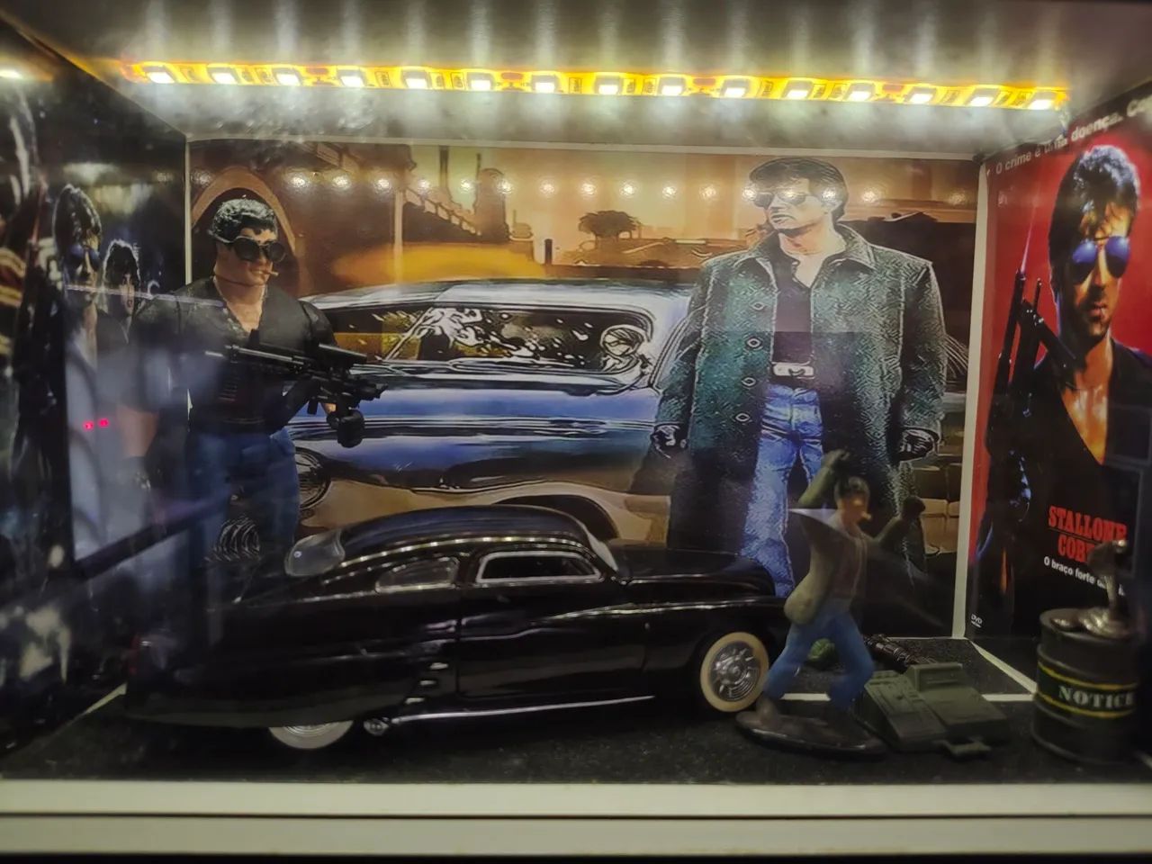 Diorama com iluminação do Stalonne Cobra. Carro, figuras. - Foto 4