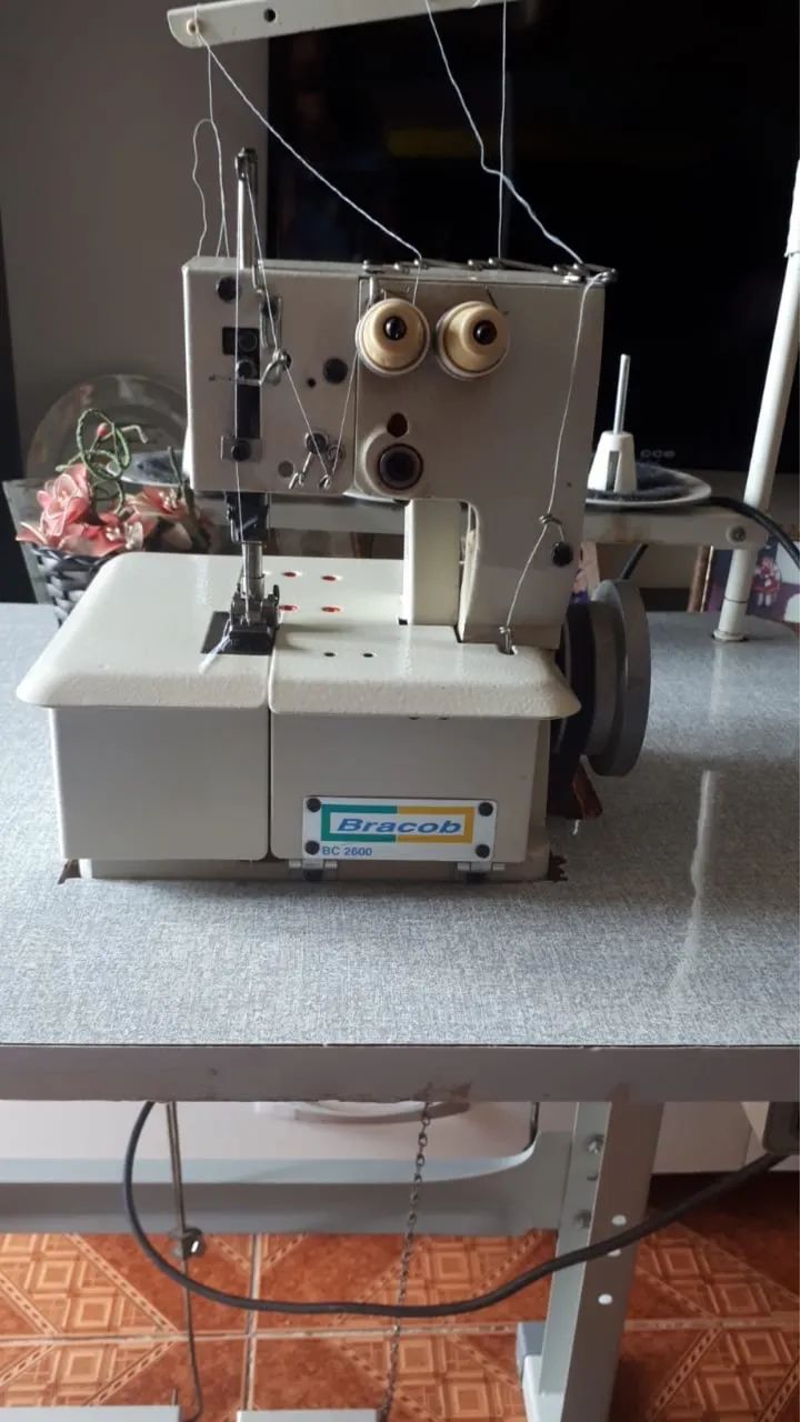Vendo máquina de costura debrum Bracob   - Foto 4