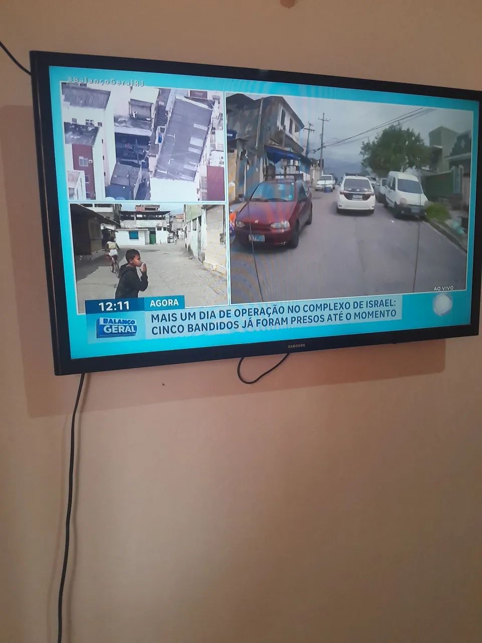 Vendo TV Samsung 32 polegadas Smat controle original ja vai com o kit de suporte - Foto 3