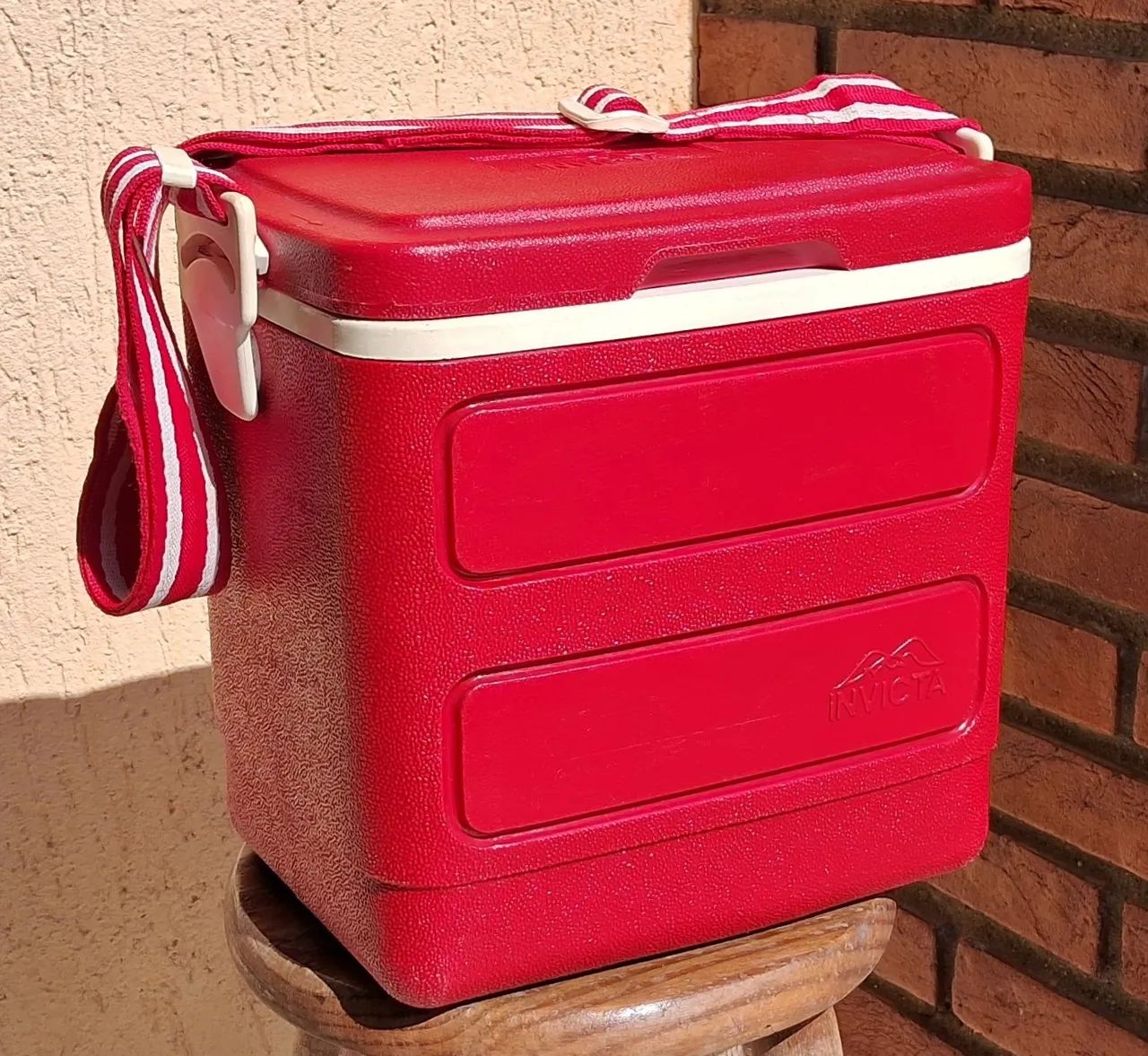 INVICTA - caixa térmica da marca para 15 latinhas de 269ml.