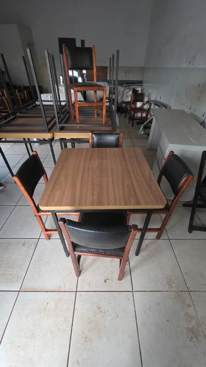 vendo 10 mesas e 30 cadeiras 