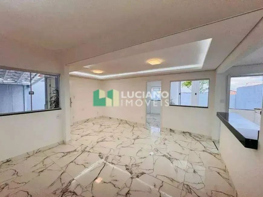 Casa Linear à Venda  3 Quartos  2 Suítes  Lote de 360 m²  Rio Branco