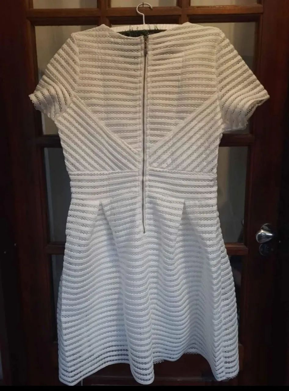 Vestido Branco Em Renda Forrado Eagle Rock<br> - Foto 2