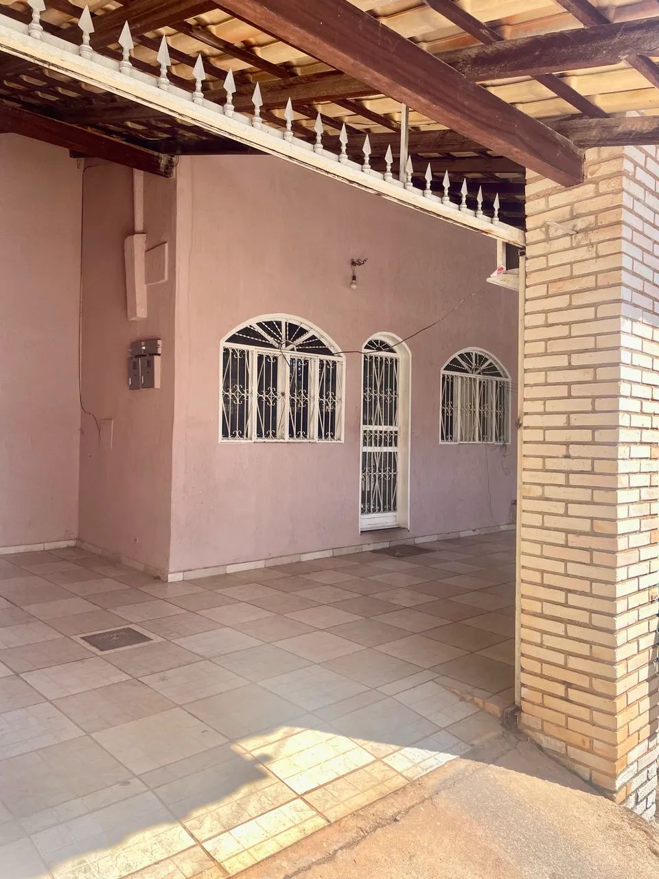 Casa com 4 moradias na QE 9, Guará I