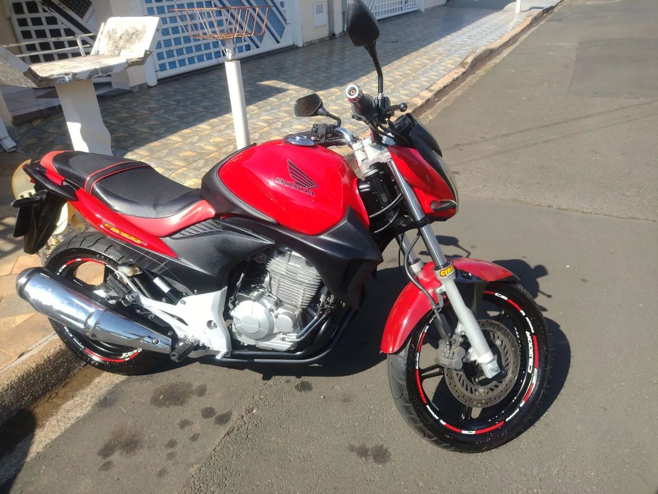 Vendo ou troca cb 300 2012  - Foto 4