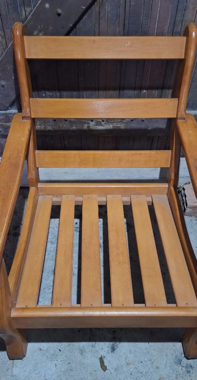 Sófa de madeira mácica em ótimo estado.  - Foto 4