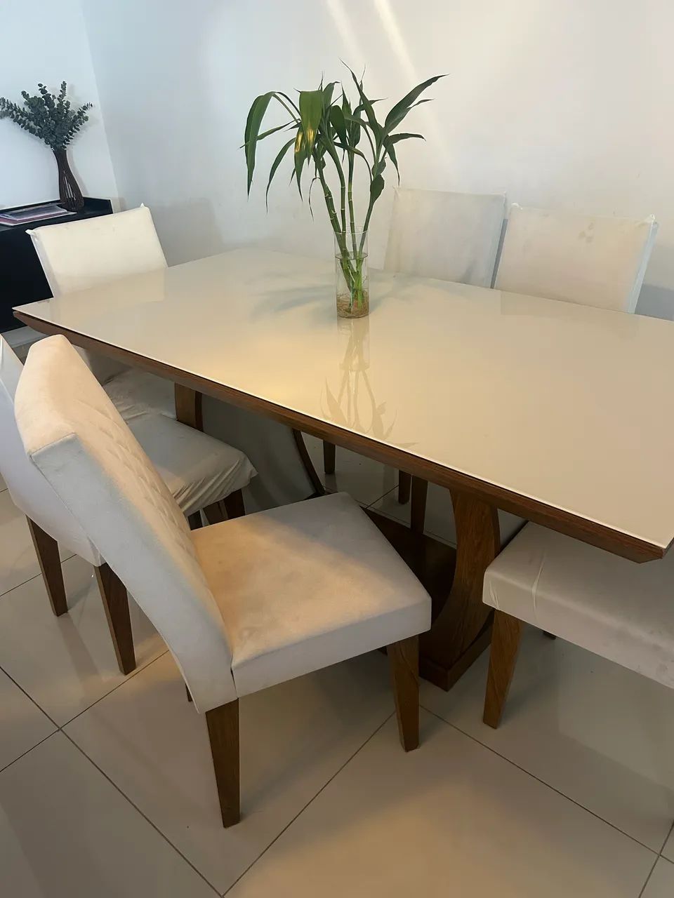 Mesa com tampo de vidro com 6 cadeiras - Foto 2