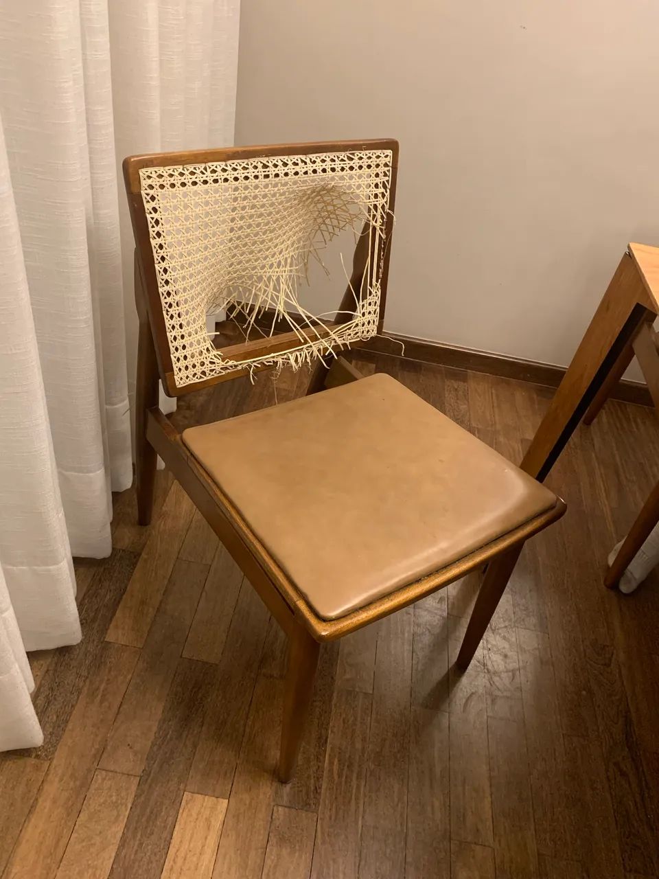 Vendo cadeiras usadas - Foto 5