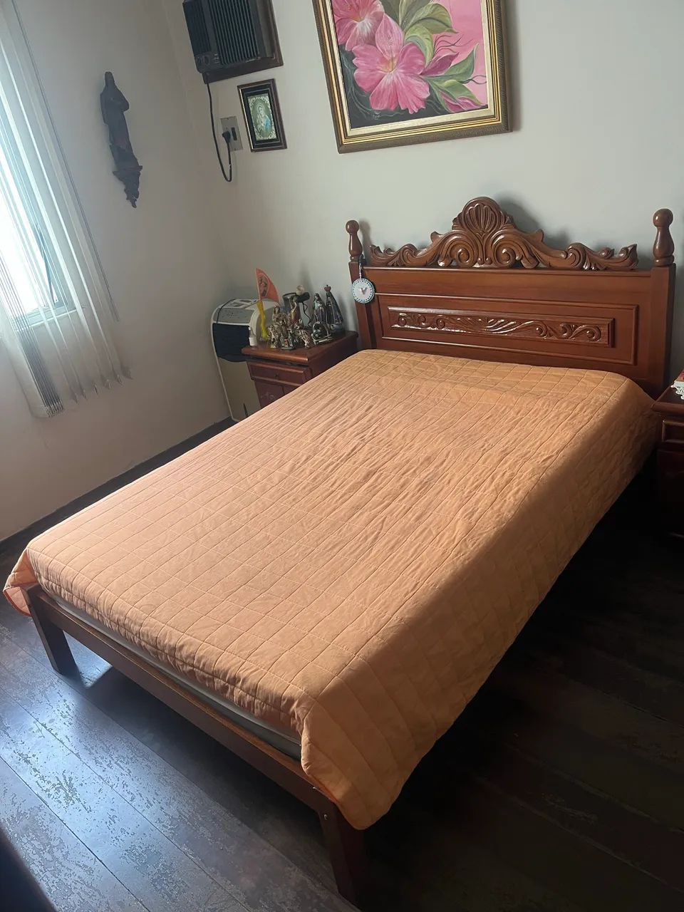 Cama de casal em madeira 