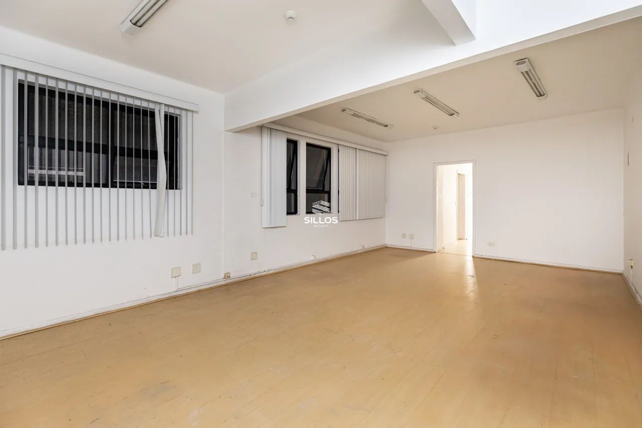 Sala comercial com 125,39 m² para alugar no Centro de Curitiba
