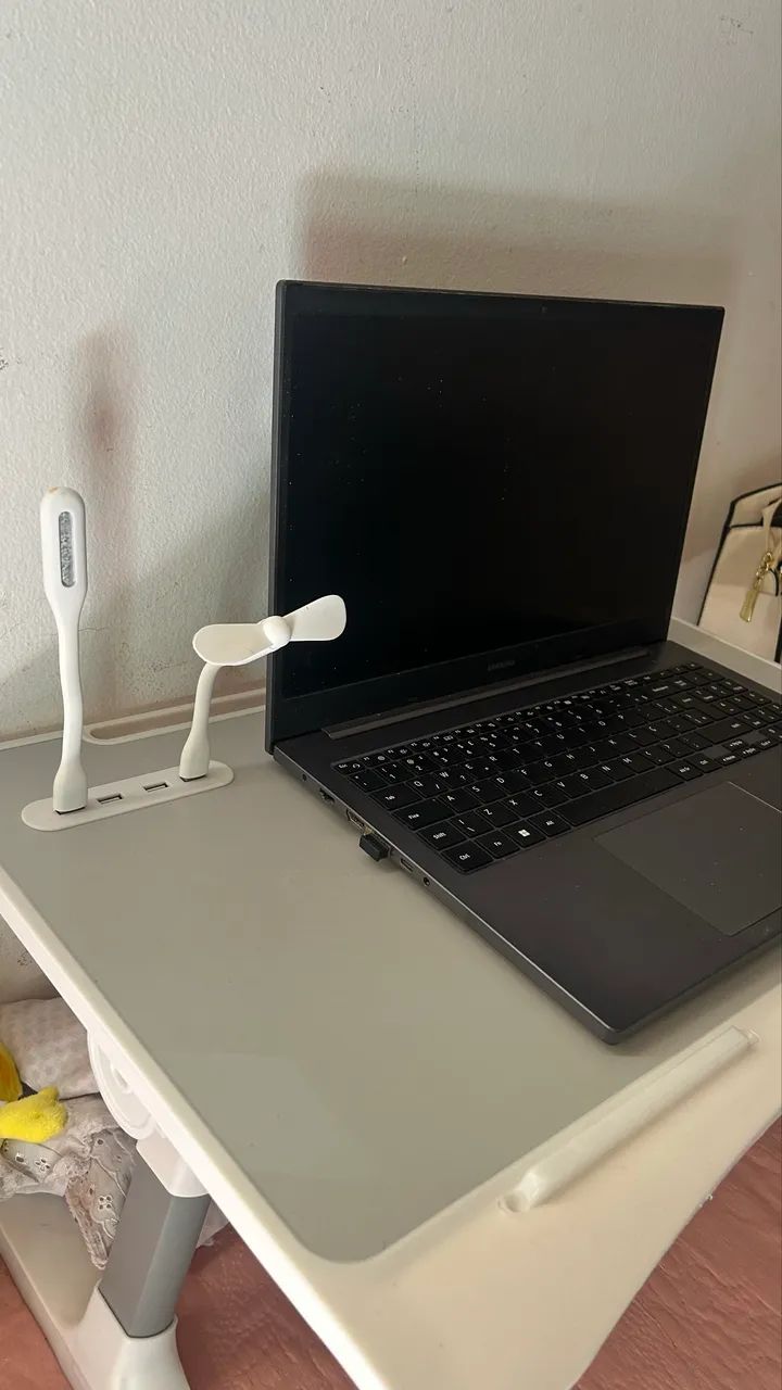 Mesa de estudos retrátil 