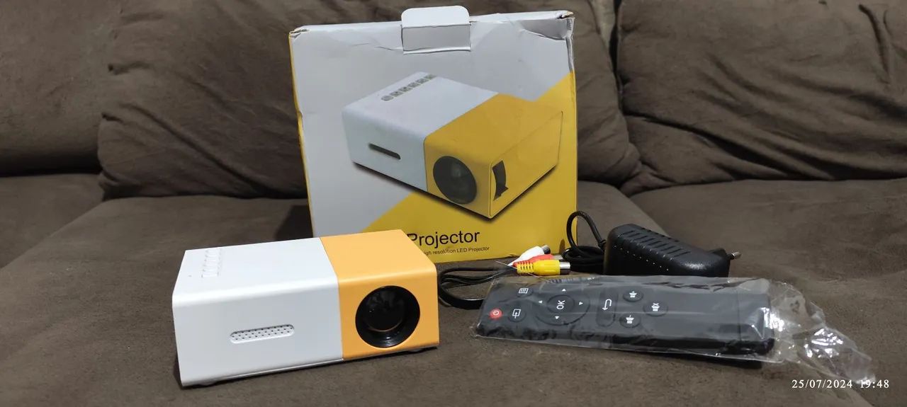 Mini projetor portátil.