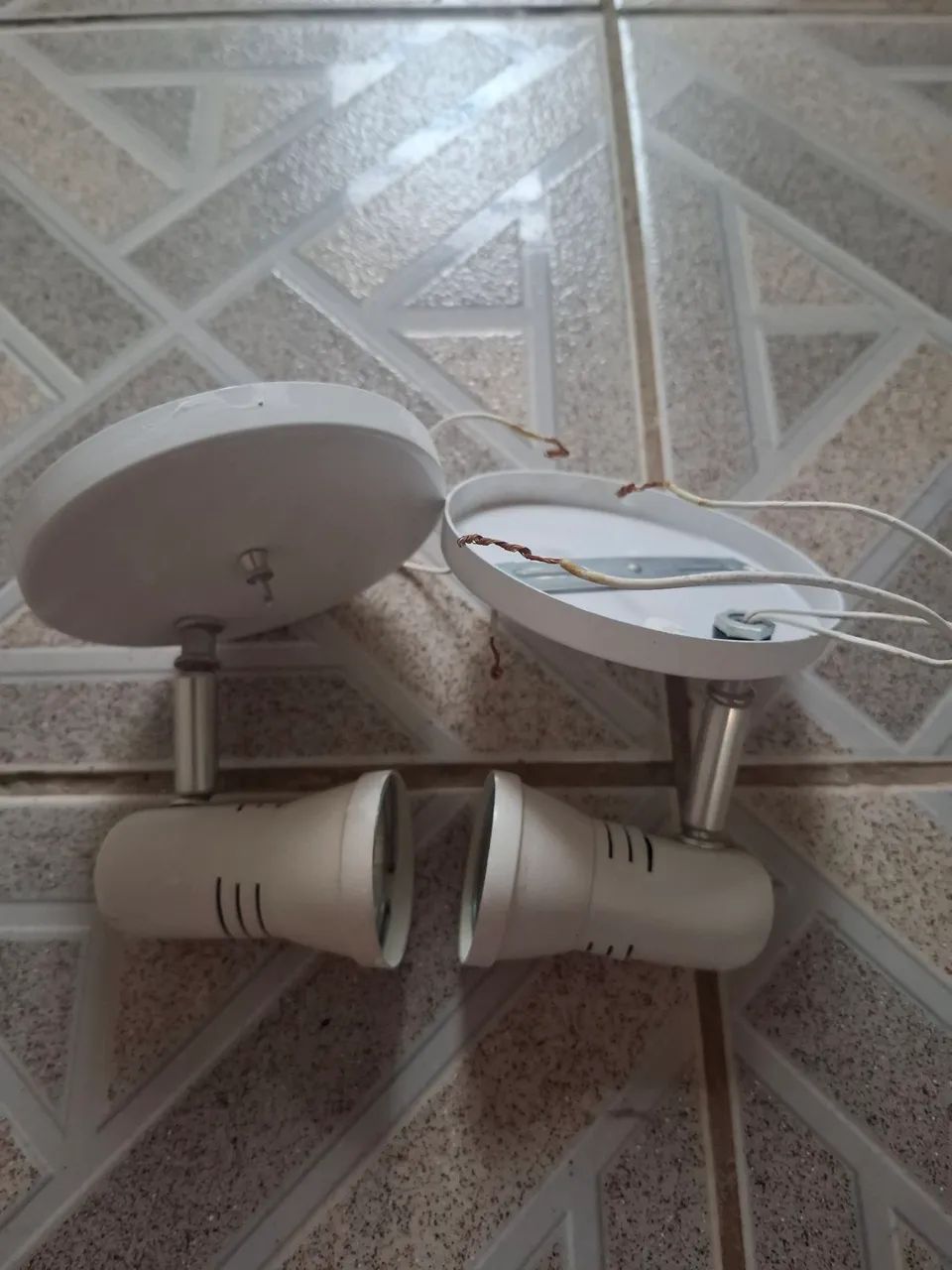Kit com 2 Spot para Lâmpada pequena - Foto 4
