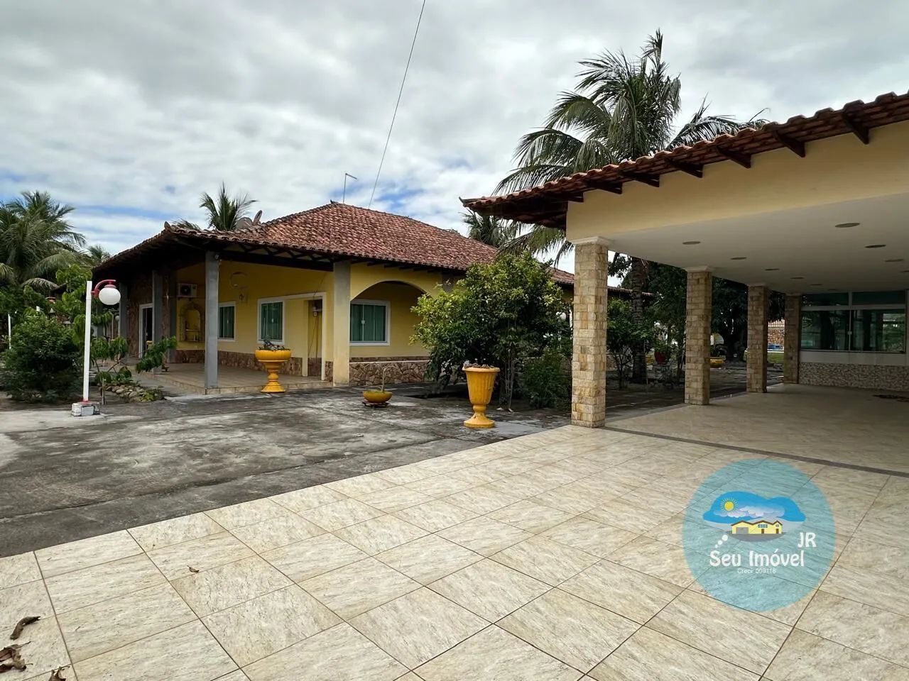 Casa Linear com amplo terreno pertinho da lagoa