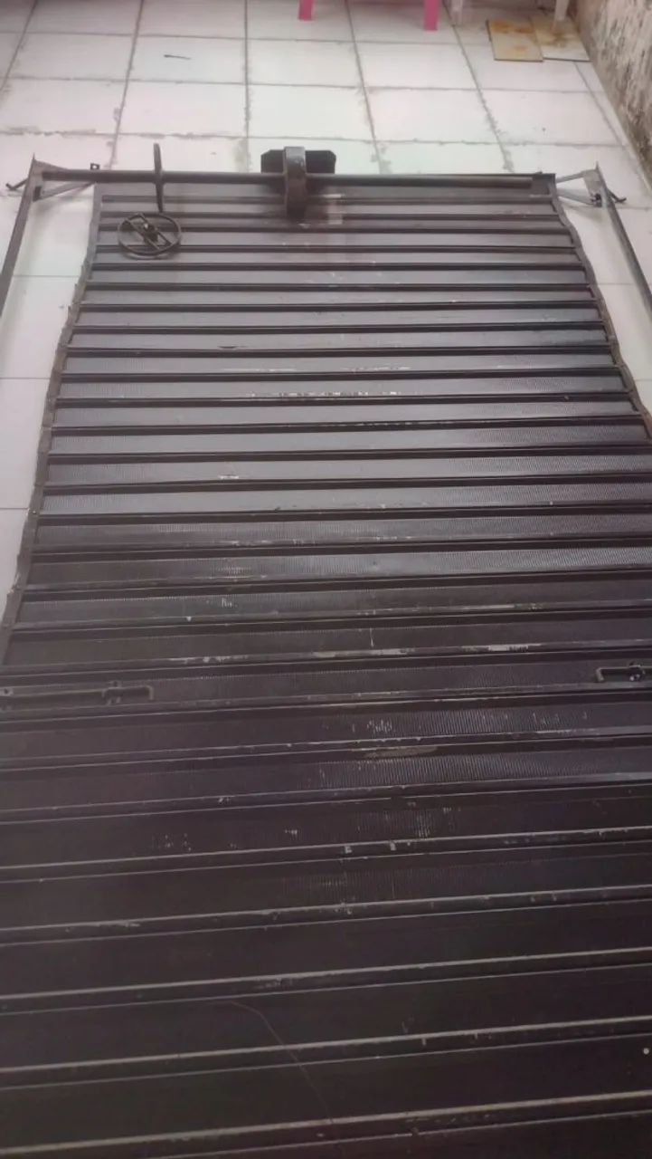 Tenho uma porta de enrolar nova pra vender 