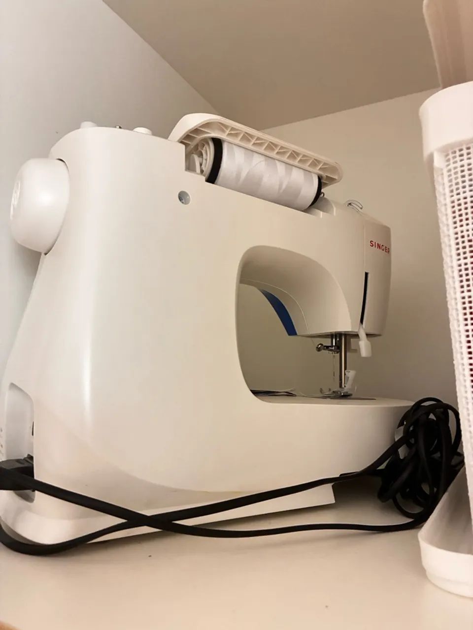Maquina de Costura Singer M3205 - Foto 2