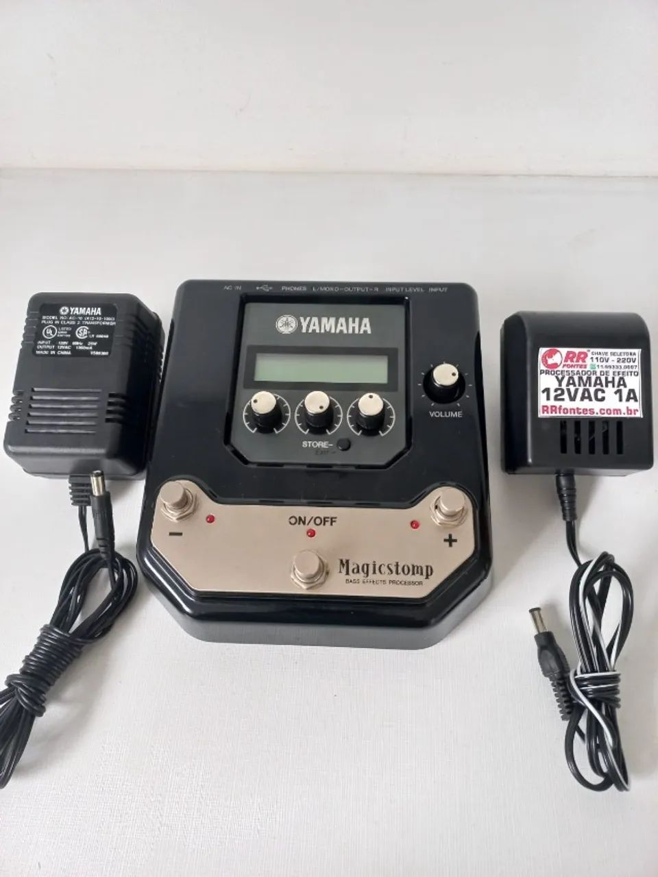 Yamaha Magicstomp para baixo e violão com fontes