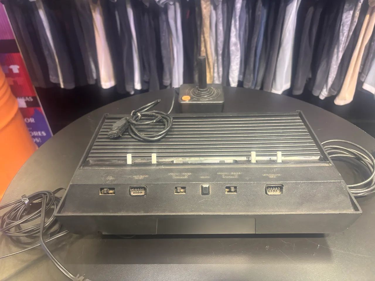 Atari 2600 2 jogos e 2 controles  - Foto 2
