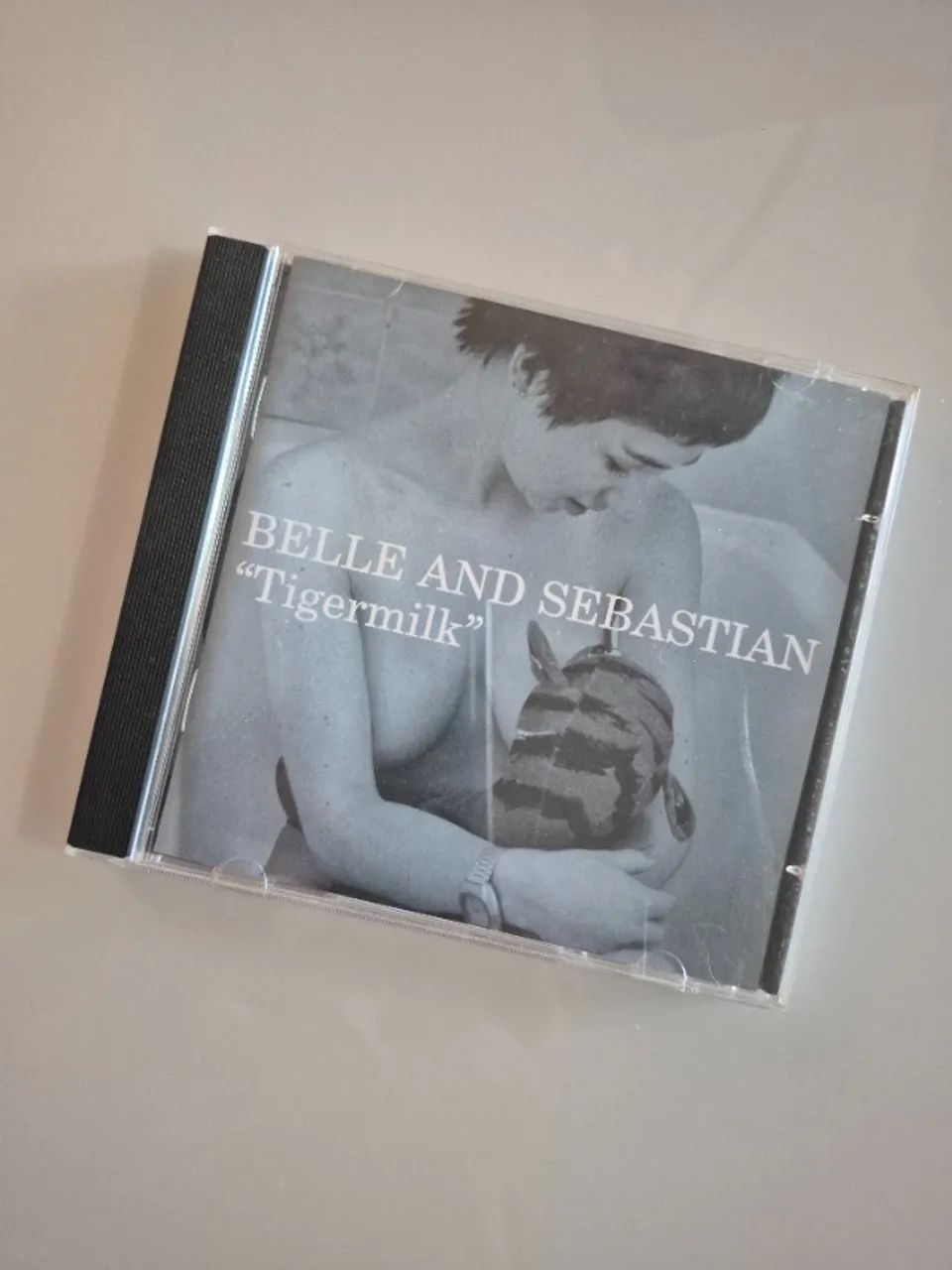 CD Belle and Sebatian Tigermilk + Chaveiro esmaltado - Foto 3