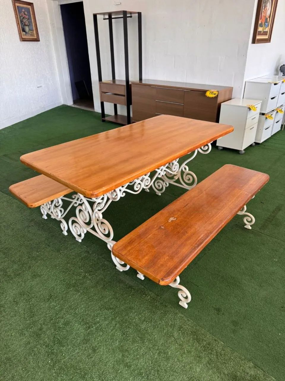 Mesa de madeira com base de ferro 2 bancos - Foto 3