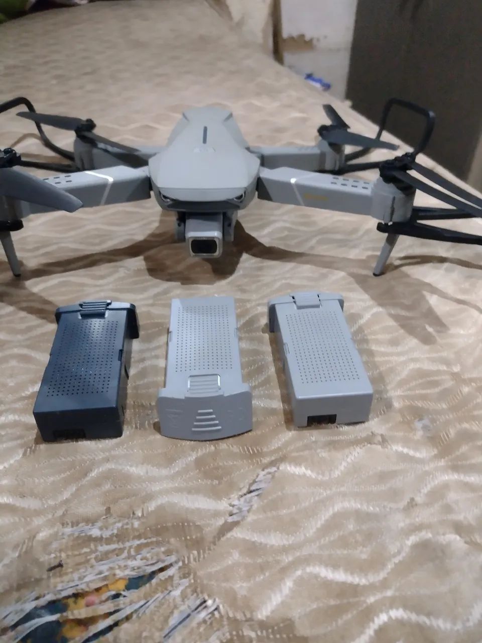 Drone eachine pro com três baterias  - Foto 4