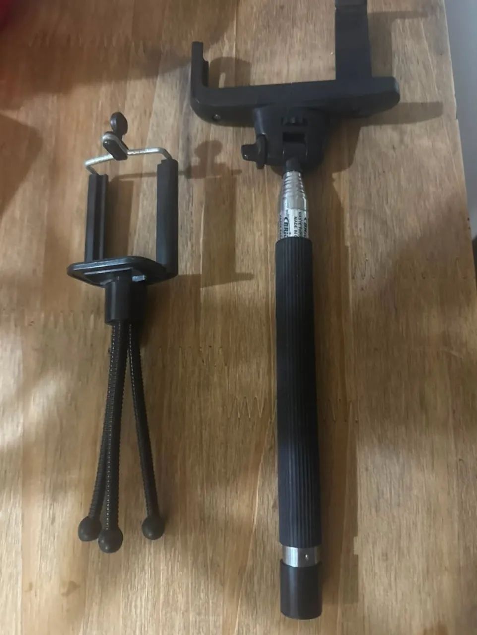 Tripé e pau de selfie