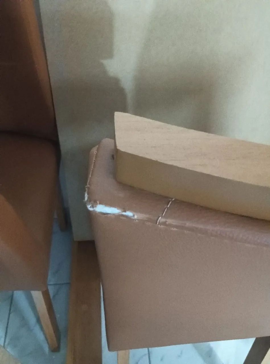 Mesa de jantar c/ 4 cadeiras em ótimo estado! - Foto 4