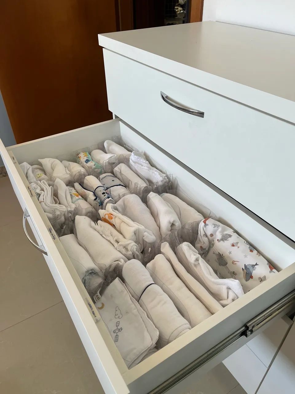 Armário/ cômoda com rodízios  - Foto 4