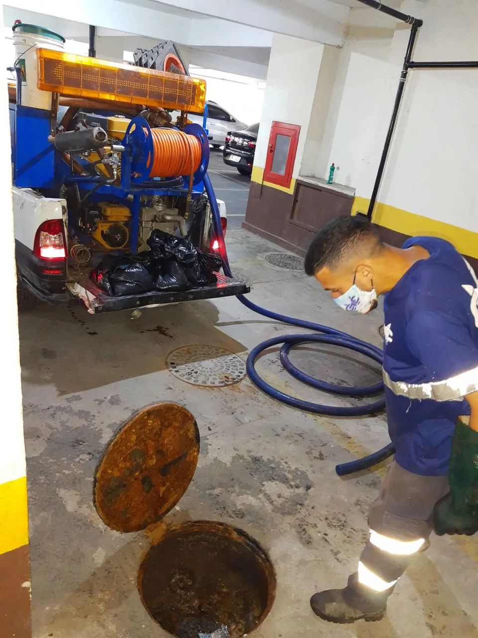 Desentupimentos e limpezas de esgotos - Foto 2