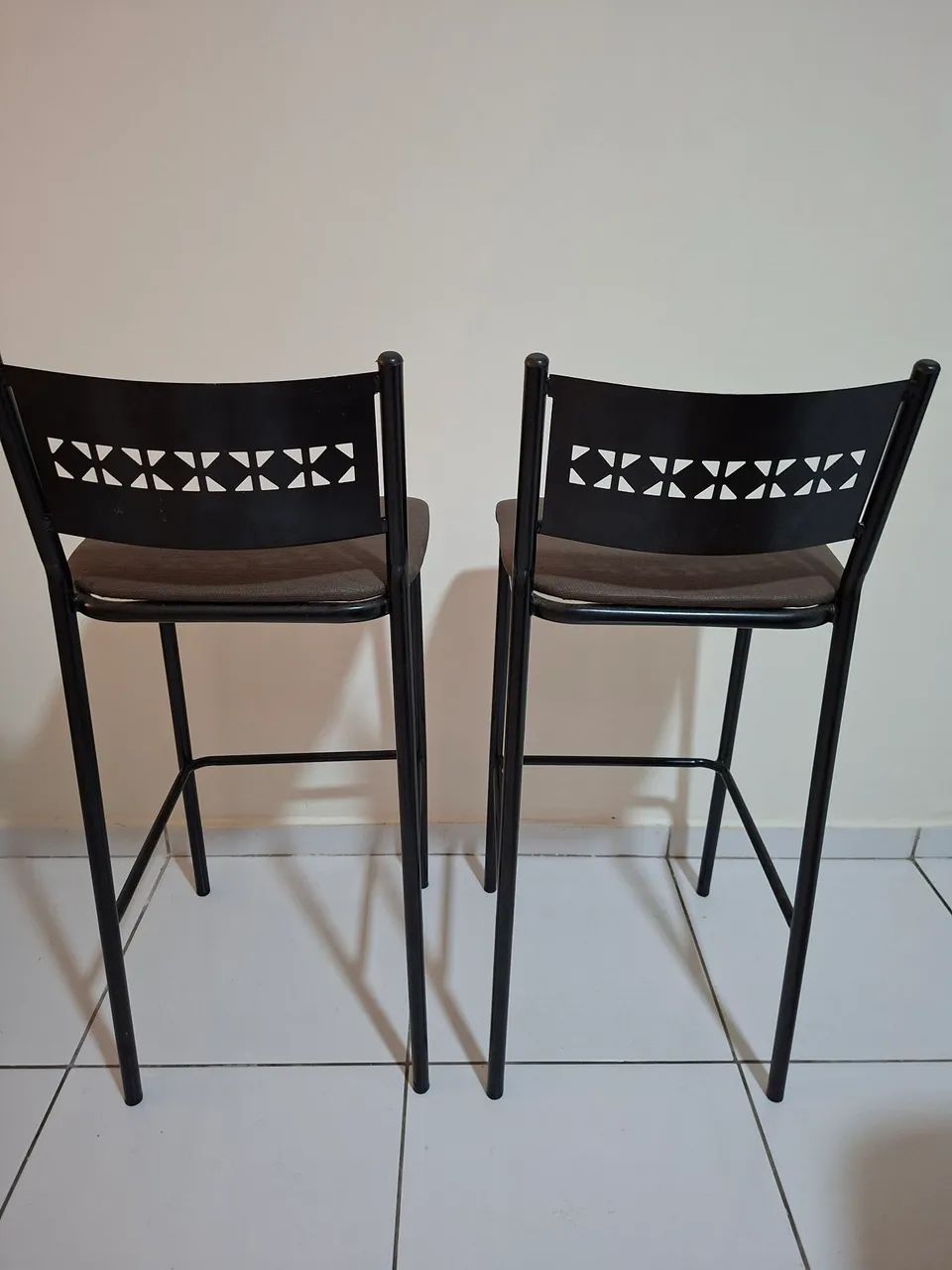 Vende-se Duas Banquetas - Foto 2