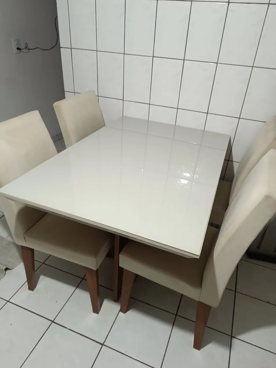 Mesa 4 cadeiras - Tampo de Vidro