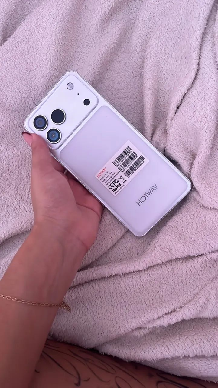 Celular novo, na caixa. 