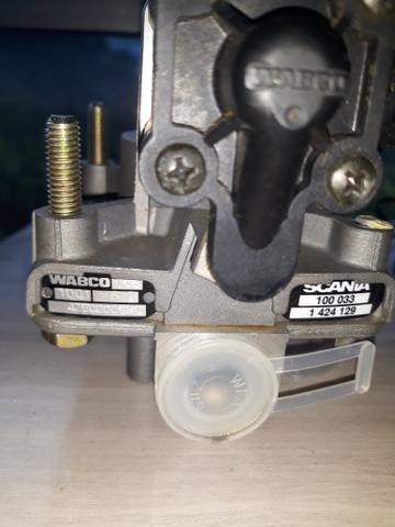 Válvula relé c/solenoide Scania P124 e R114 - Foto 5