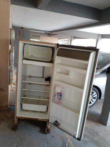 Geladeira Consul 280l, 220V, usada, funciona perfeitamente - Foto 4