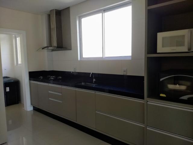 AP2159 Ótimo apartamento,03 suítes,mobiliado,localizado em Meia Praia - Foto 2