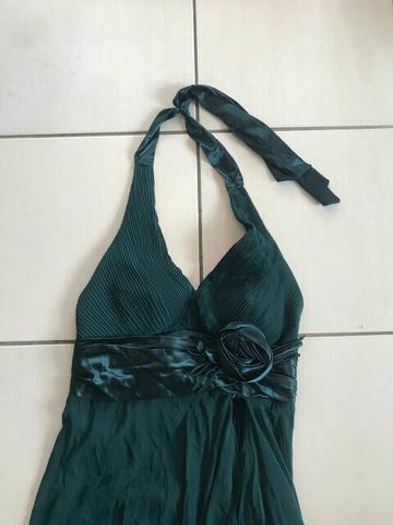Vendo vestido semi novo feata verde musgo
