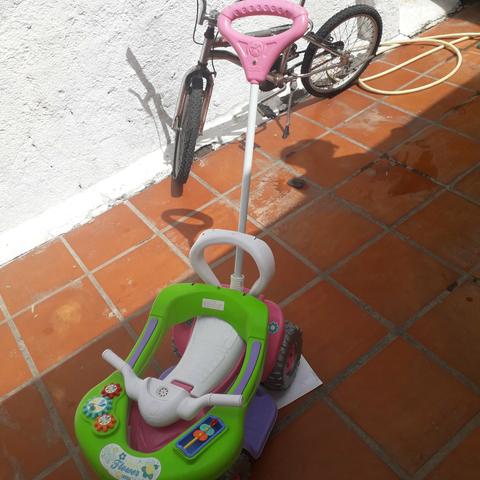 Carrinho de Passeio e Triciclo de menina - Foto 3