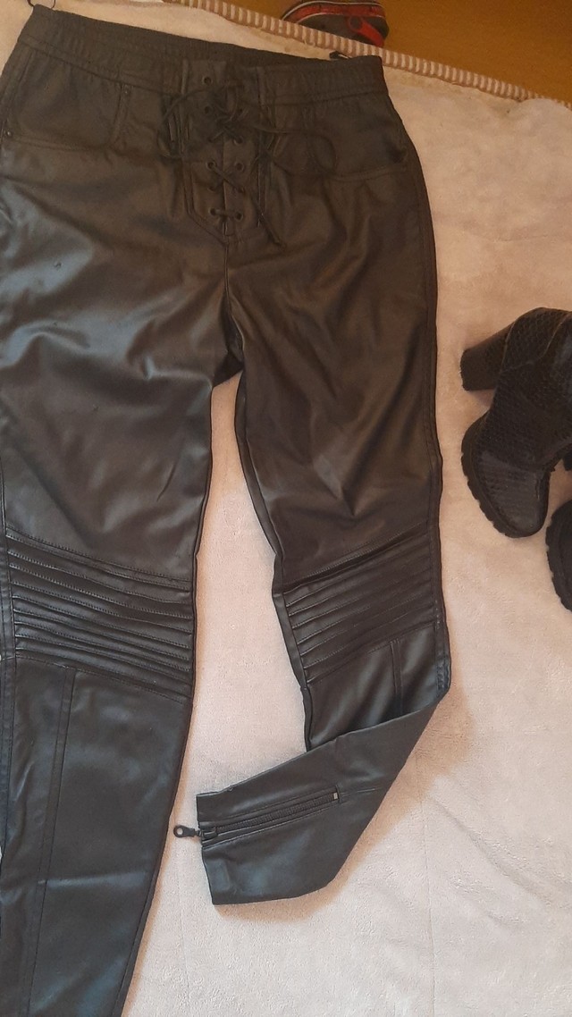Calça Couro Cobra Preta Com Cinto Eduarda - Calças - Roupas