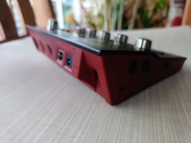 Boss GT-001 novíssima, mesmo processador da GT-100, é interface de