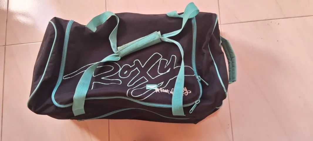 Vendo Bolsa com rodinha pra viagem de marca roxy original! Oferta! - Foto 3
