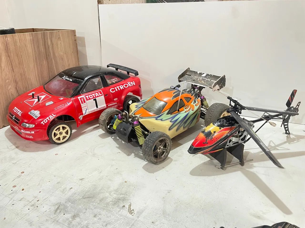 Automodelo e aeromodelo, carrinho de controle, carrinho a combustão, elétrico 