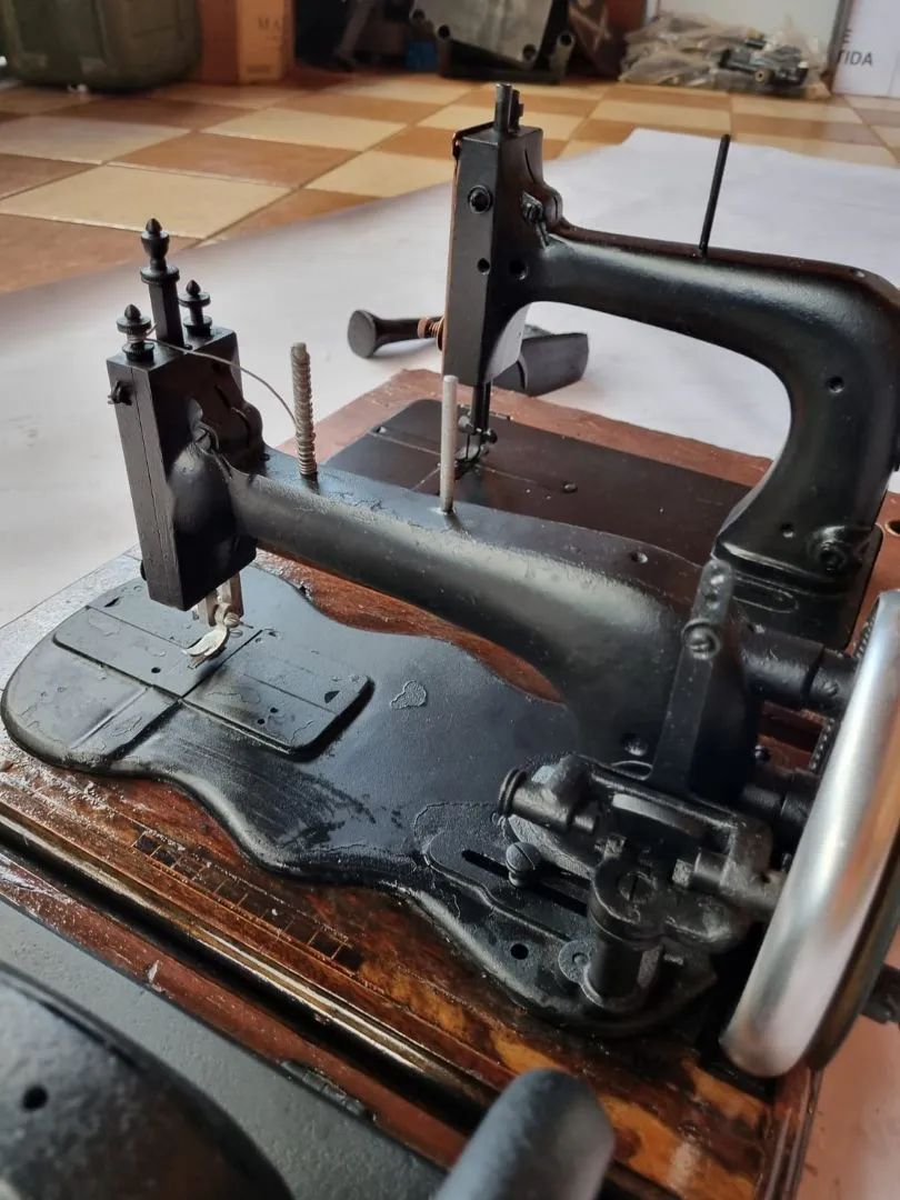 Máquina de Costura Antiga - decoração  - Foto 3