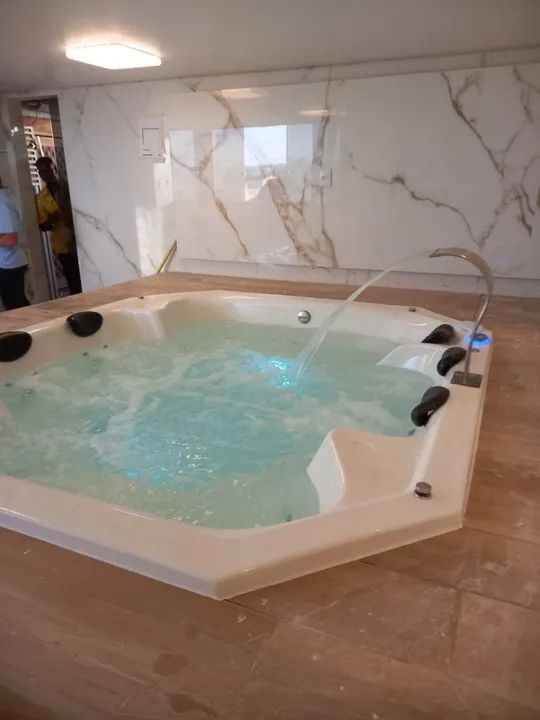 Banheiras pequenas e charmosas, essa cabe no seu banheiro. - Foto 3