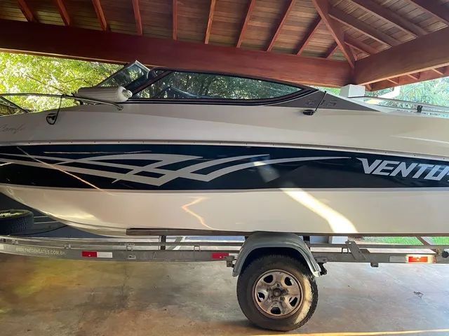 Lancha Ventura 215 cabinada oportunidade