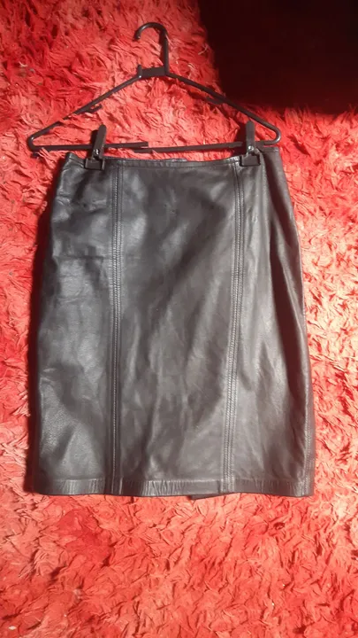 Vendo esta saia de couro original