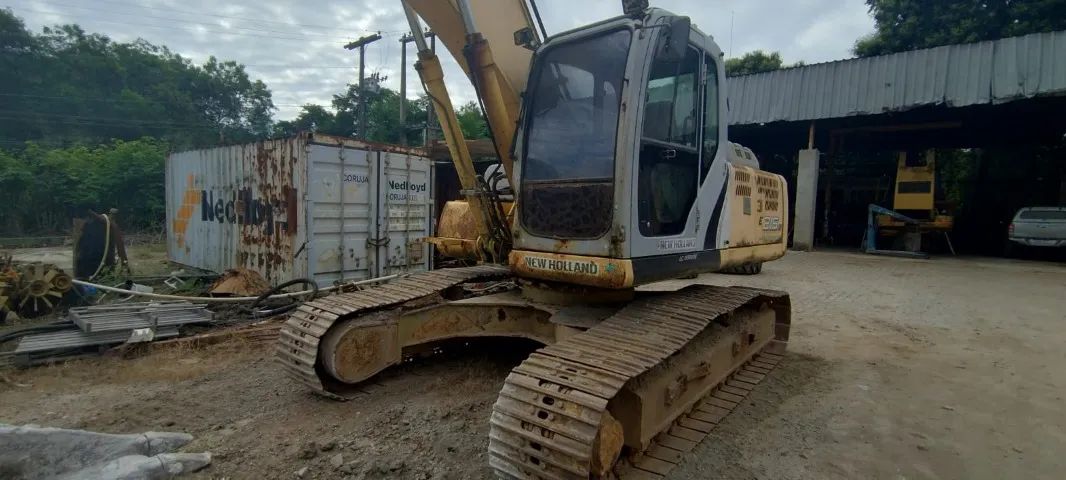 Escavadeira New Holland 215B  2013 - Foto 4