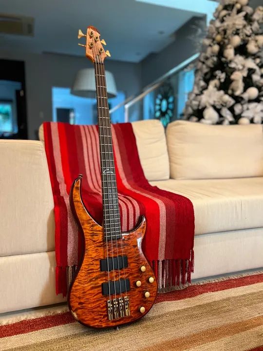 Baixo Peavey Cirrus Flame Top - Foto 3