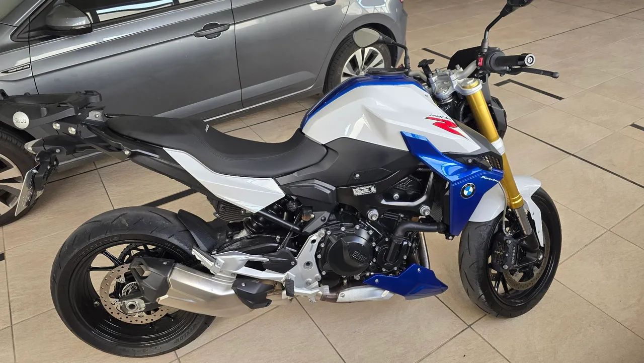 BMW F 900 R - Impecável