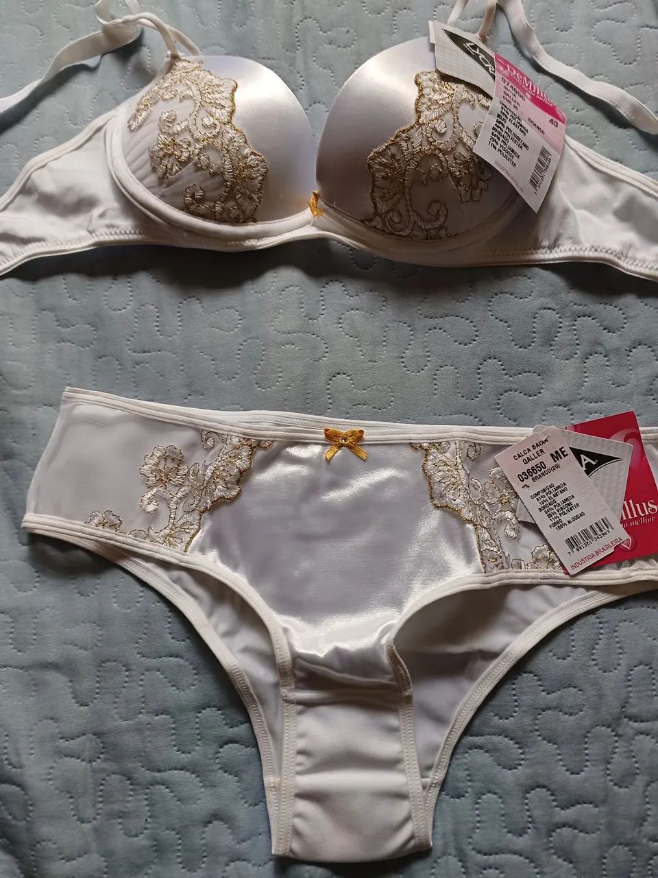 Conjunto Galler Demillus bordado dourado 