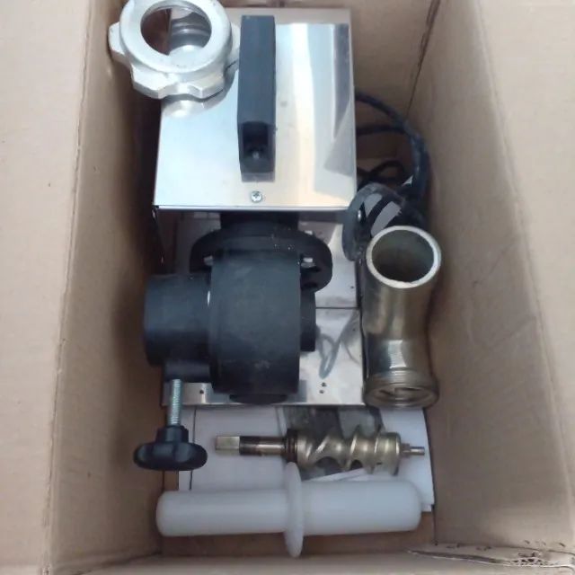 Moedor de carne e fabricante de massas.  - Foto 5